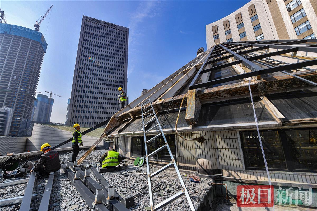 24米高空作業忙，武漢圖書館錐形玻璃頂即將煥新
